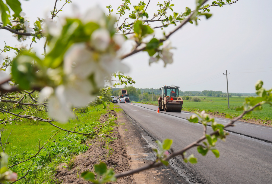 В Кинешемском районе Ивановской области ремонтируют трассу Кинешма – Батманы